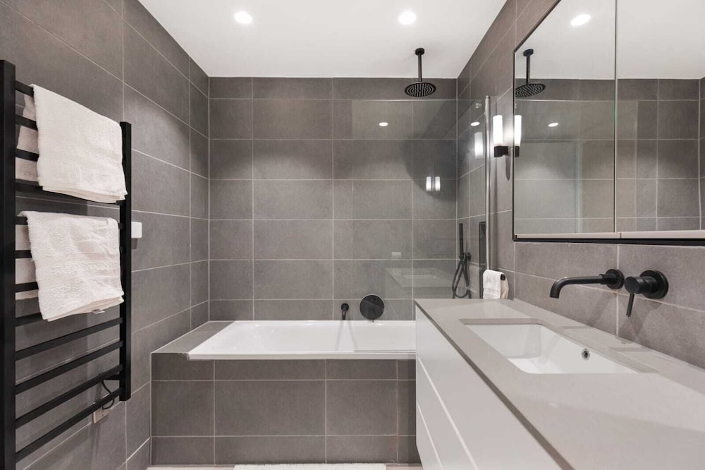 3br-sleeps8-central London-parking