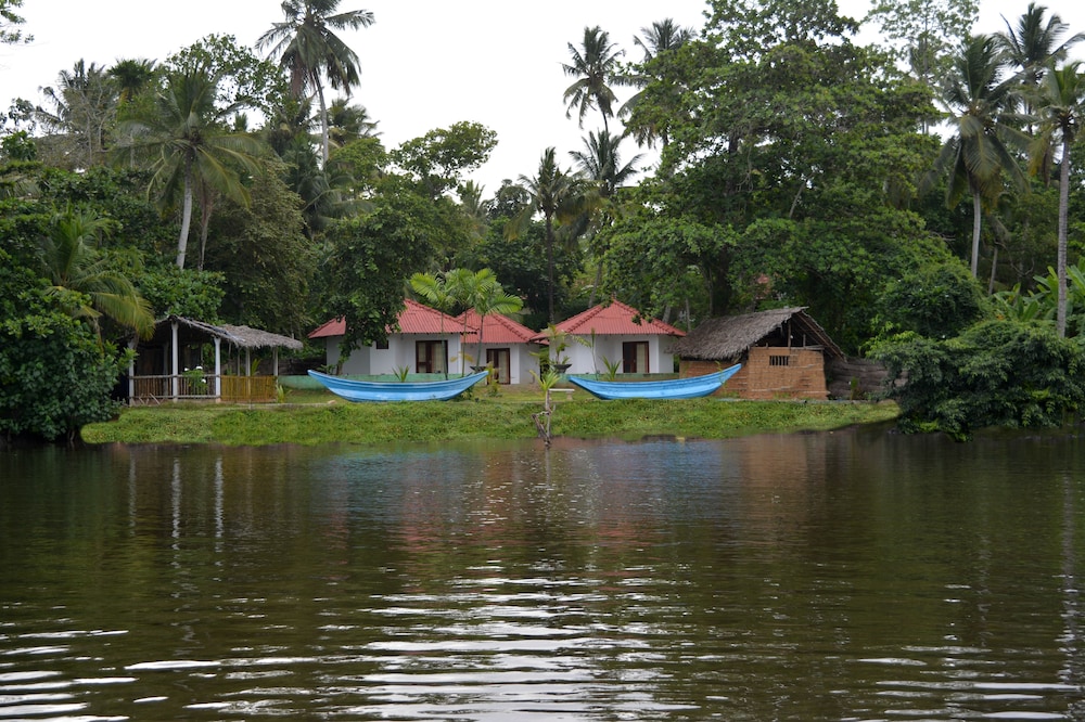 Lagoon Resort Goviyapana