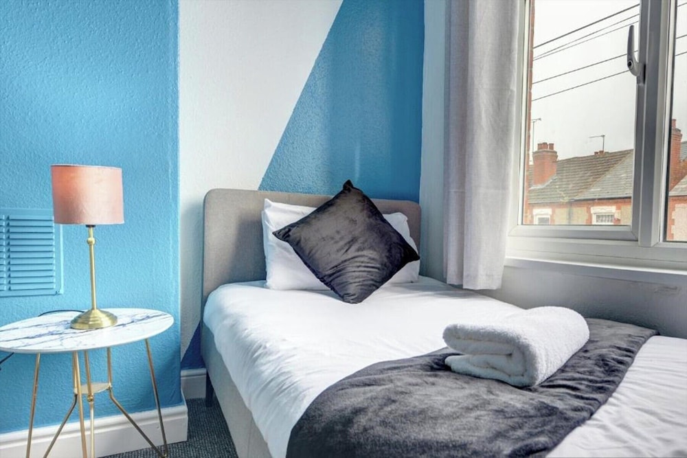 Central - 2br House - Free Parking - Garden