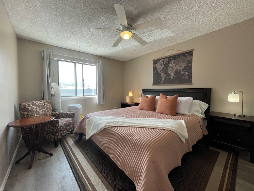 Campus West Nest - King Bed + Walk to CSU