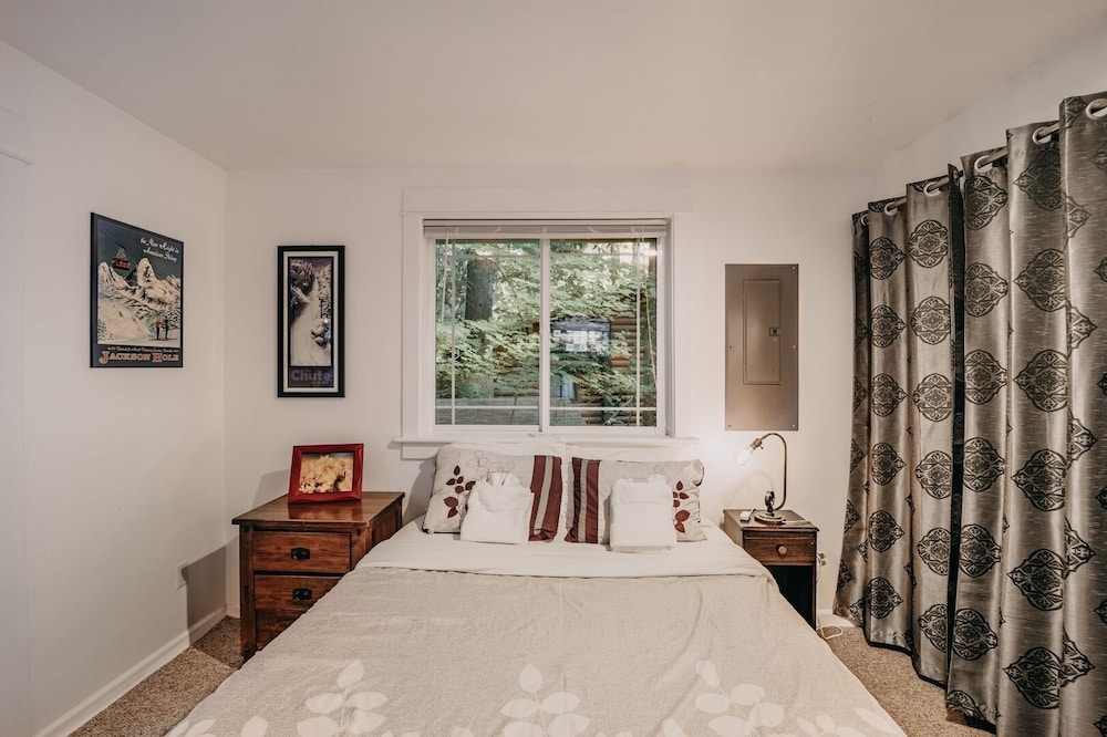 01sl - Hot Tub - Pet Friendly - Bbq - Sleeps 8 3 Bedroom Home by RedAwning
