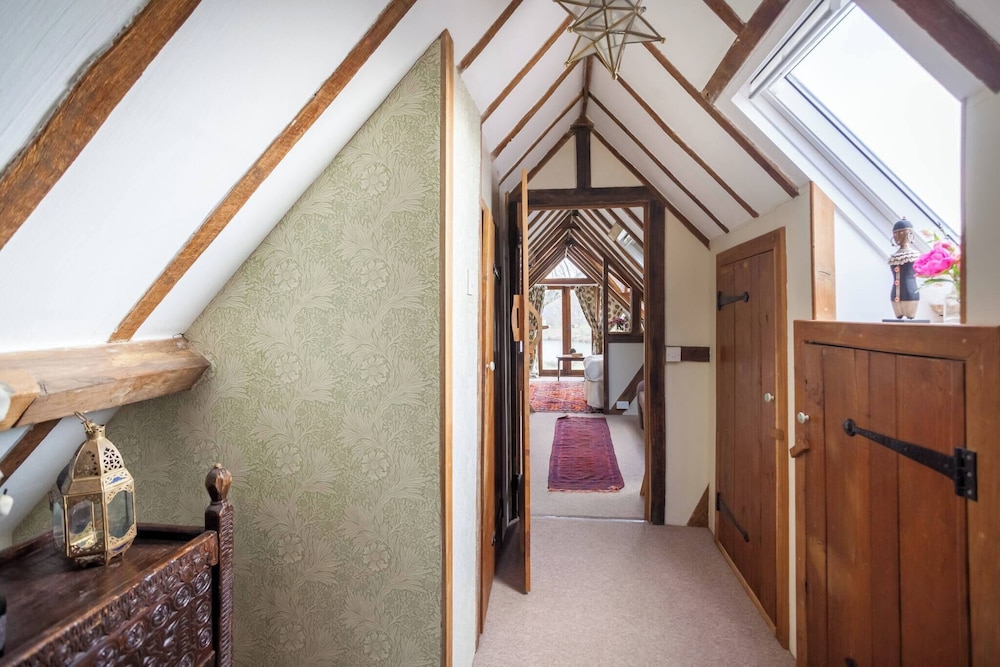 Lakeside Sussex Retreat