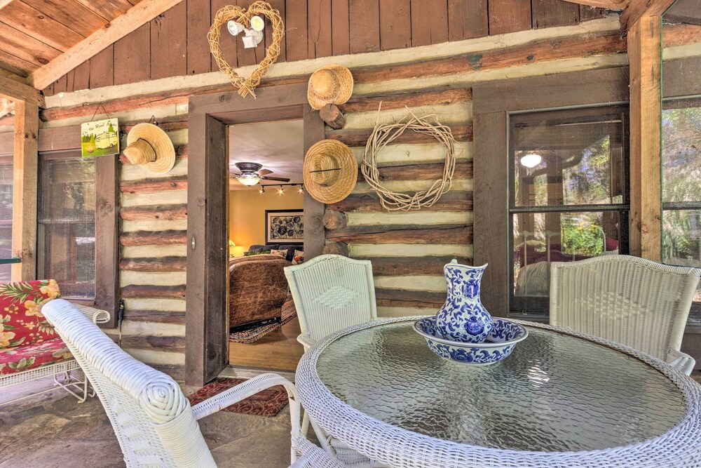 Rustic-yet-cozy Cabin w/ Patio, 12 Mi to Asheville