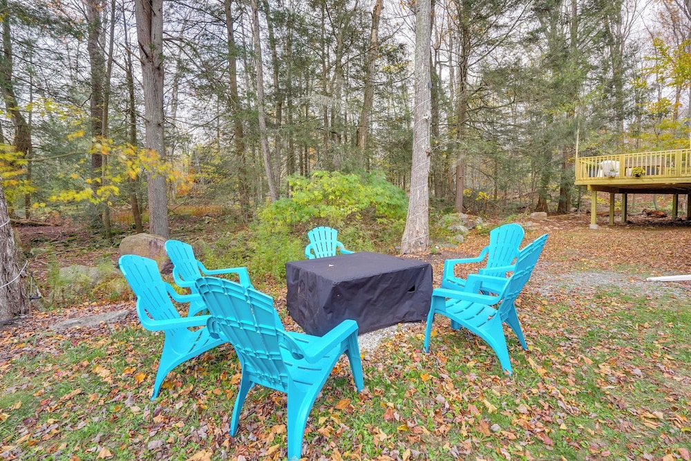 Private Hot Tub! Tobyhanna Getaway 12 Mi to Slopes
