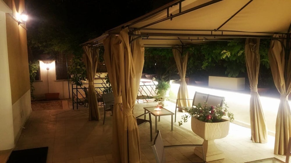 Garden House - Luxury Guest House