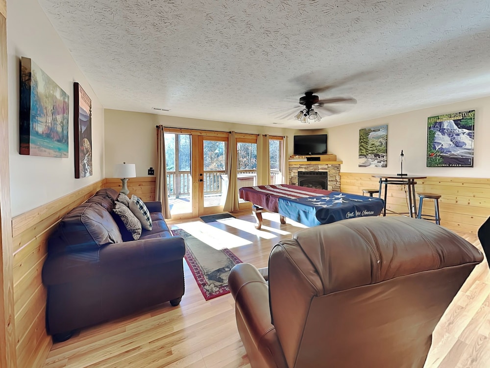 Smoky Bear Hideaway by Jackson Mountain Rentals
