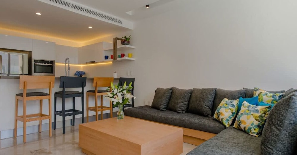 2 Br. Steps Away From the Beach Heated Pool