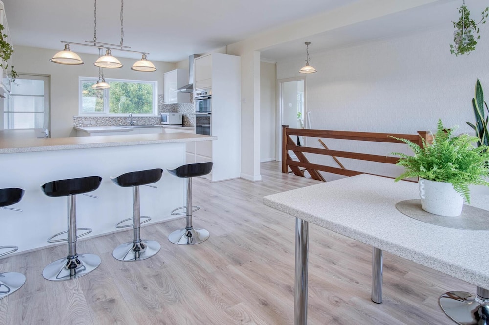 Longview - 4 Bedroom Holiday Home - Pembroke Dock