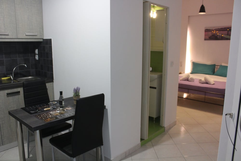 Aaron Studios Apartments