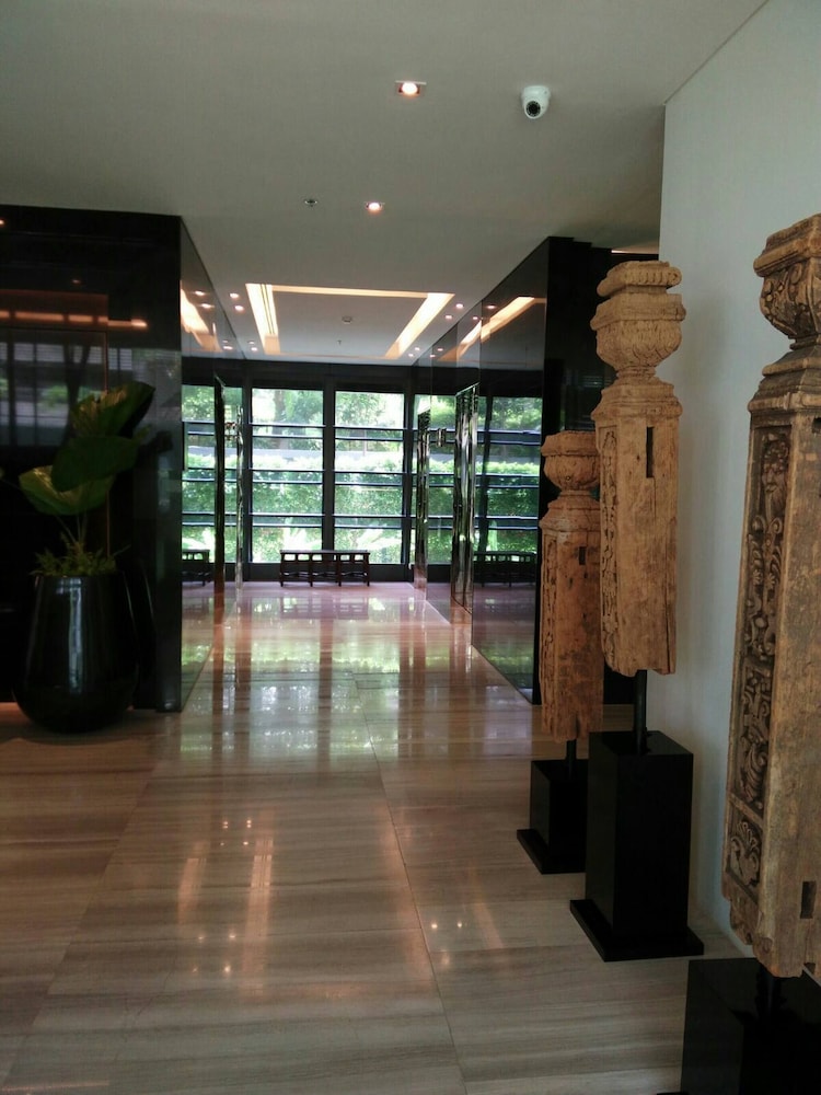 Luxury Large One Bedroom Seaview Serviced Apartment at Wongamat, Pattaya