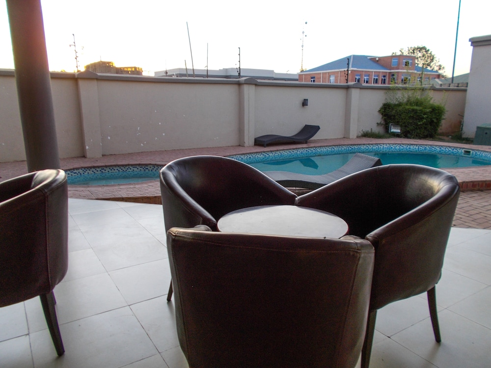 Four Pillars Lodge