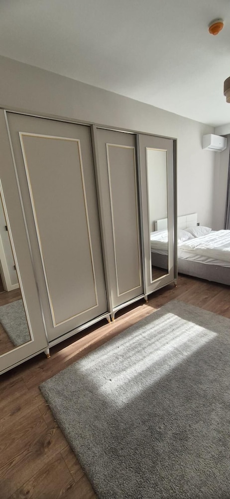 LUX RESIDENCE 2 ROOMS 1 SALOON