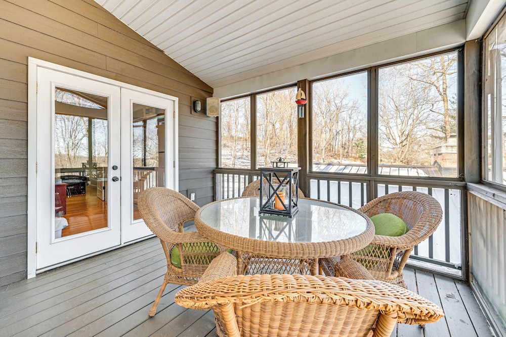 Nolin Lake Gem: Waterfront Retreat w/ Balcony!