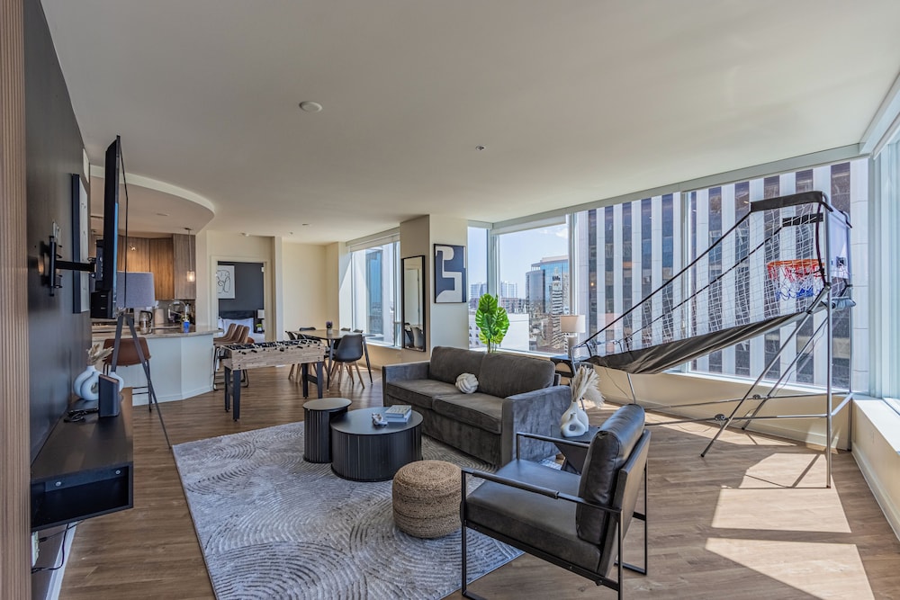 ROVE LIVING/KL - 44 Monroe