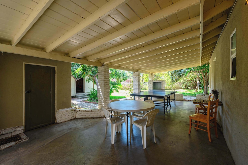Not Affected by the Fire/spacious Retreat w/ Large Kitchen & Outdoor Patio