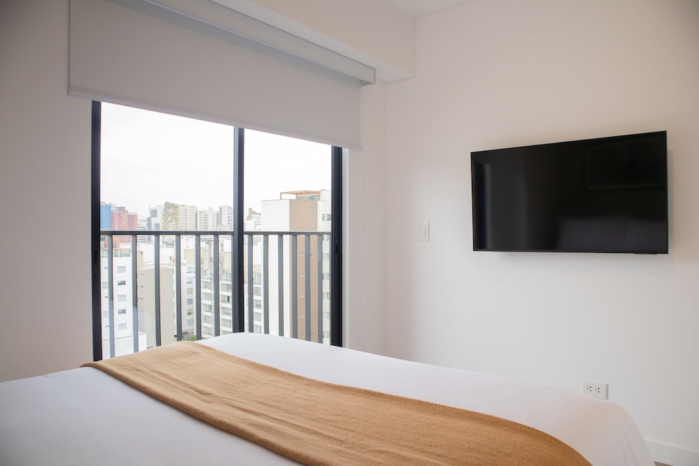 w Amazing 3BR w Balcony in Miraflores