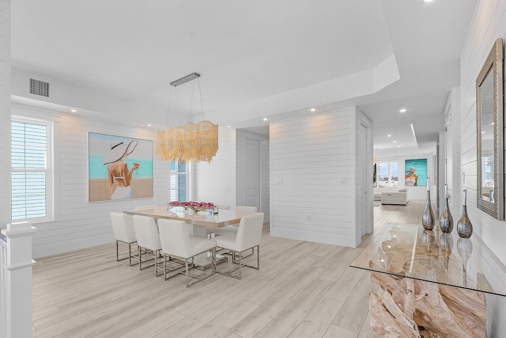 673 White Sands Retreat: Bay Views, Pool, Elevator 5 Bedroom Home