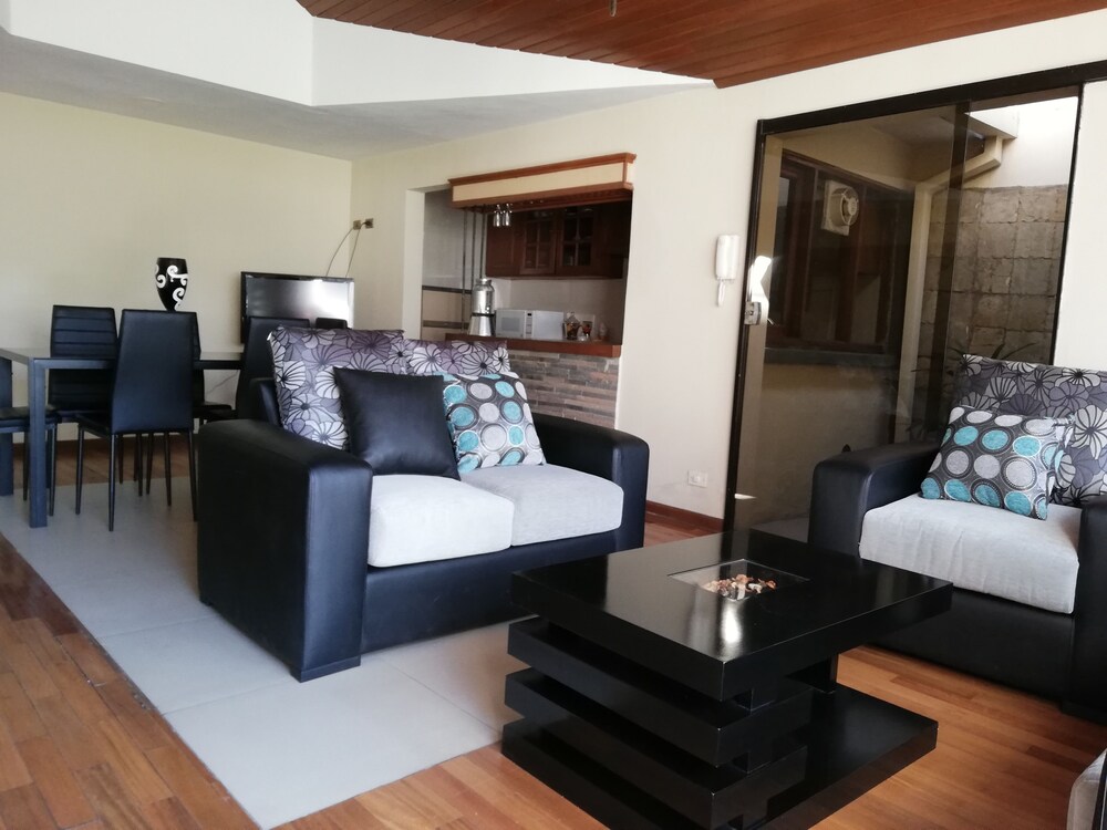 Casa Moderna de Lujo en Cochabamba