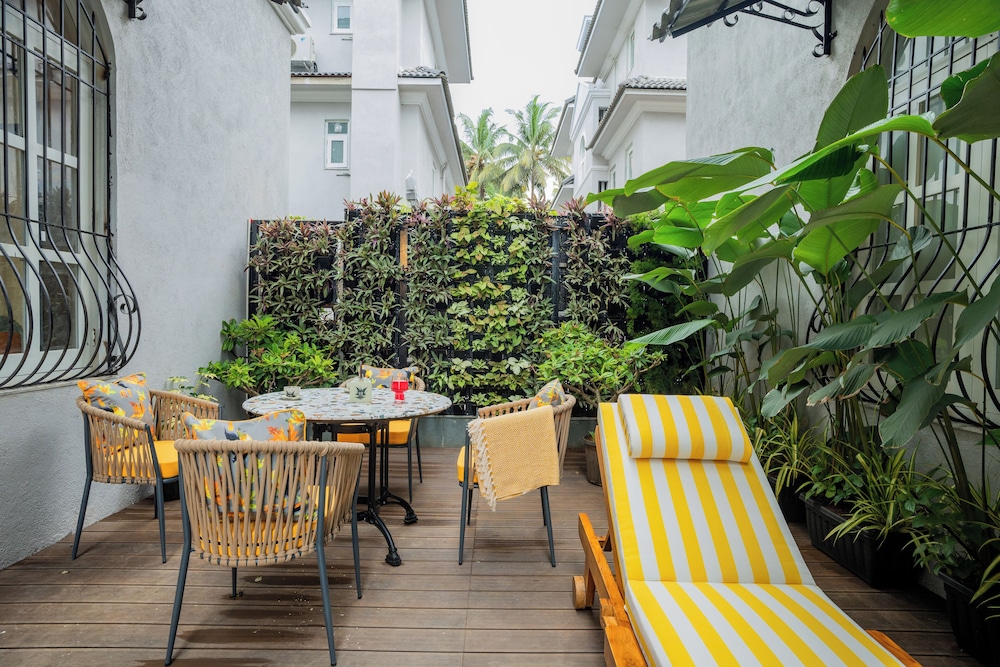 Esh Cottages Birch | Hillside 4-BHK Hideaway With Lush Garden, Common Pool, & Gaming Zone