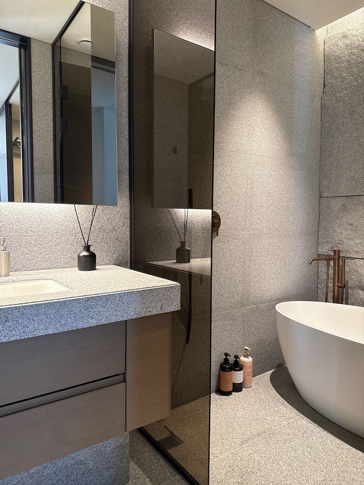 Caelum Black Gangnam Luxury Apt