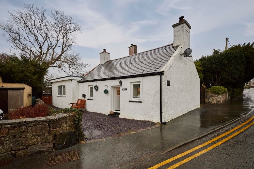 Host Stay Camwy Cottage