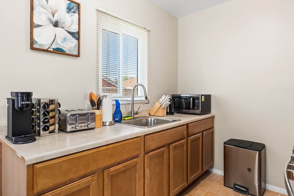 Cozy 2BR Home With Bright Interior Relaxing Patio