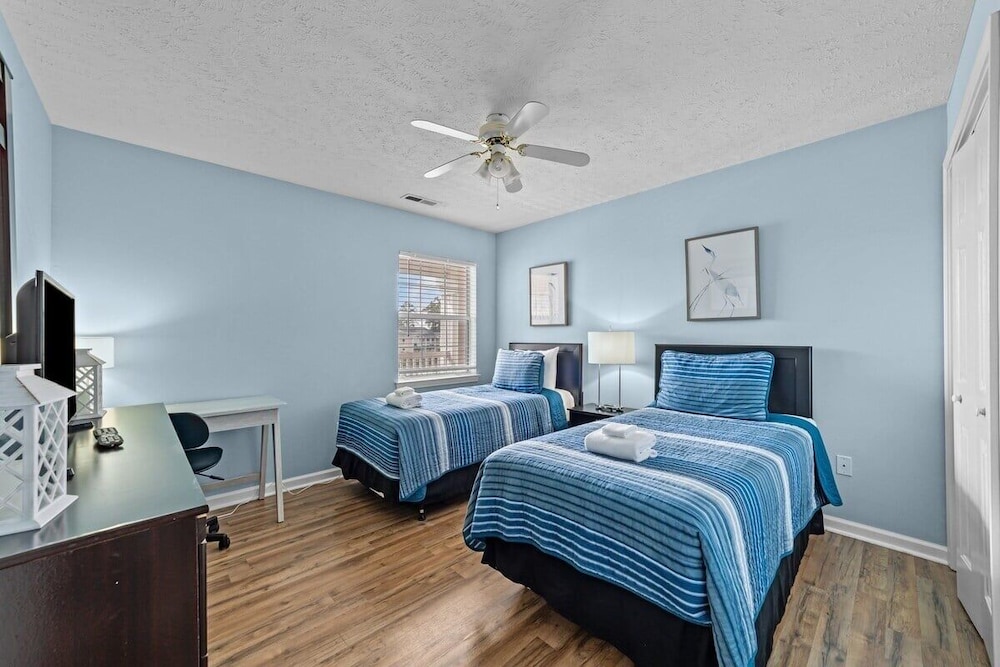 Waterway Village 3i 2 Bedroom Condo