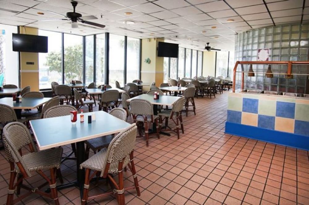 The Palace Resort by Elliott Beach Rentals