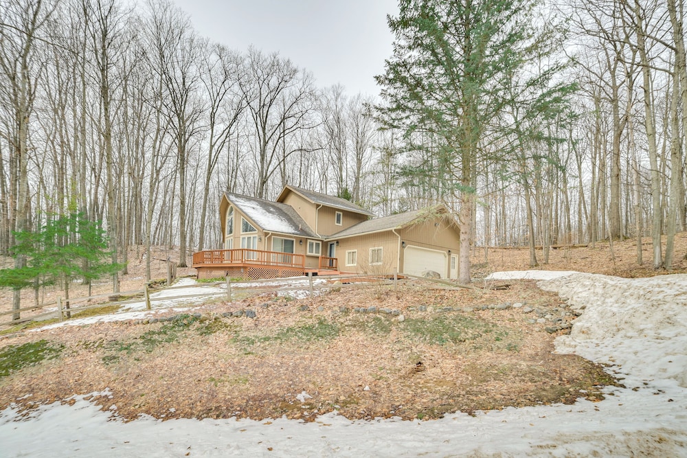 4 Mi to Lake Bellaire: Home w/ Deck & Pool Access!
