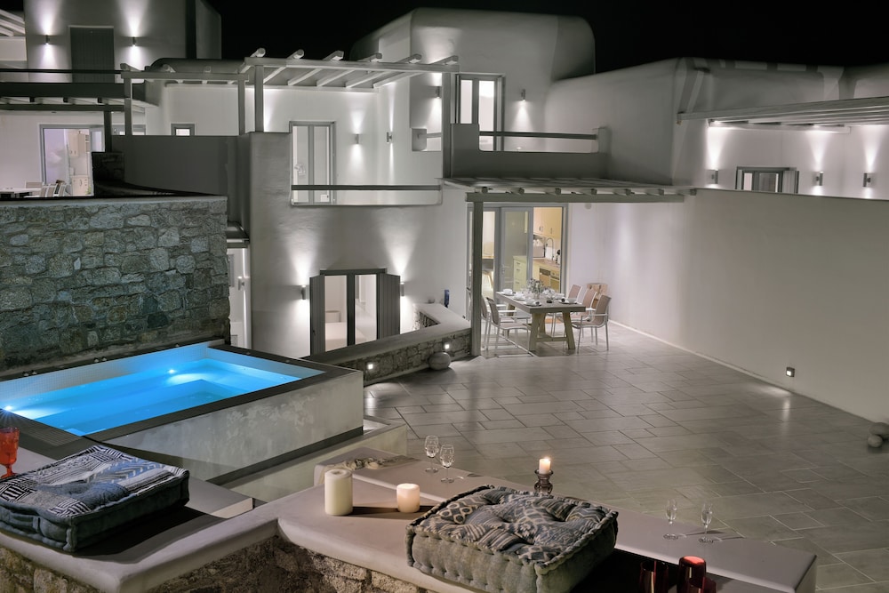 Villa Sapphire 6BR Hot Tub & Pool Ornos