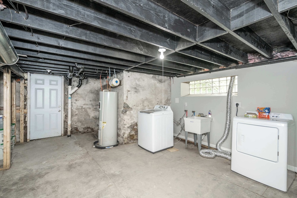Queen City Retreat 1 - Cozy Home for 6 Near Attractions & Restaurants