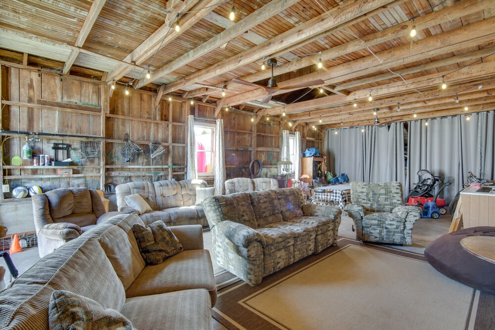 Chincoteague Home w/ Pool - Walkable Location!