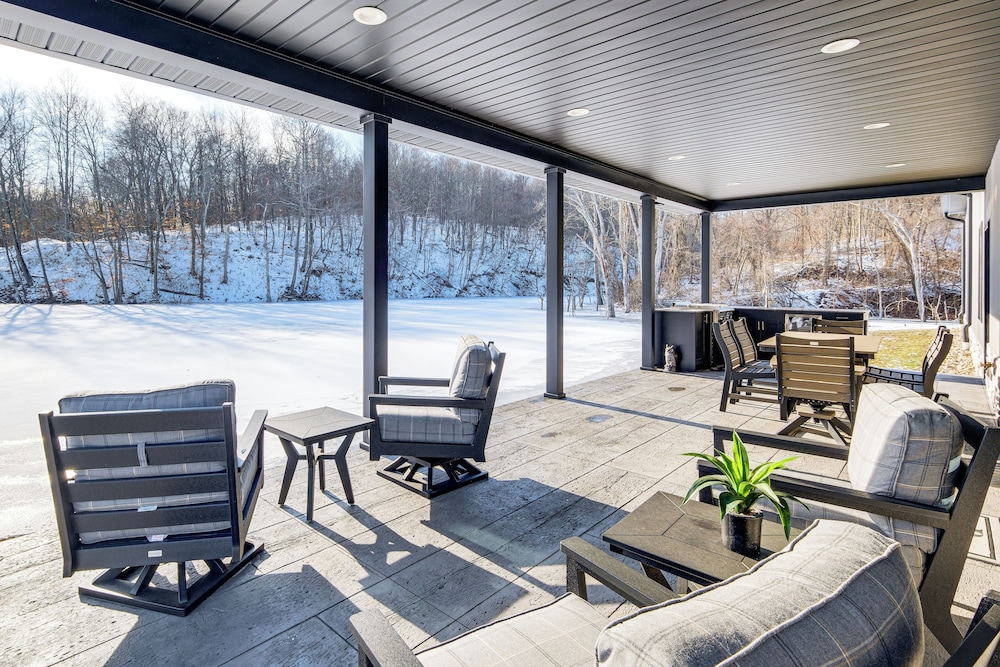 Family Retreat w/ Fire Pit & Yard in Mineral City