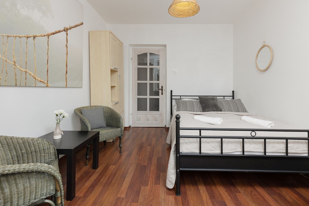 Warsaw Airport Apartment by Renters view 4