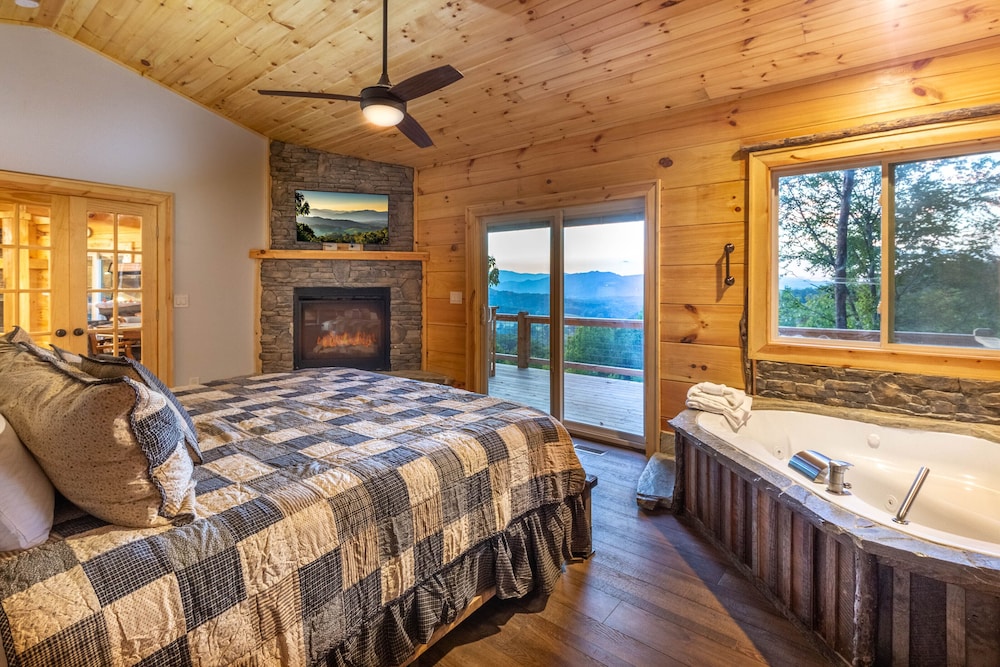 Stunning 2BR Cabin with Mountain Views view 3