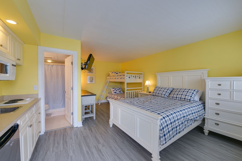 Ocean City Condo w/ Pool: Walk to Boardwalk! view 2