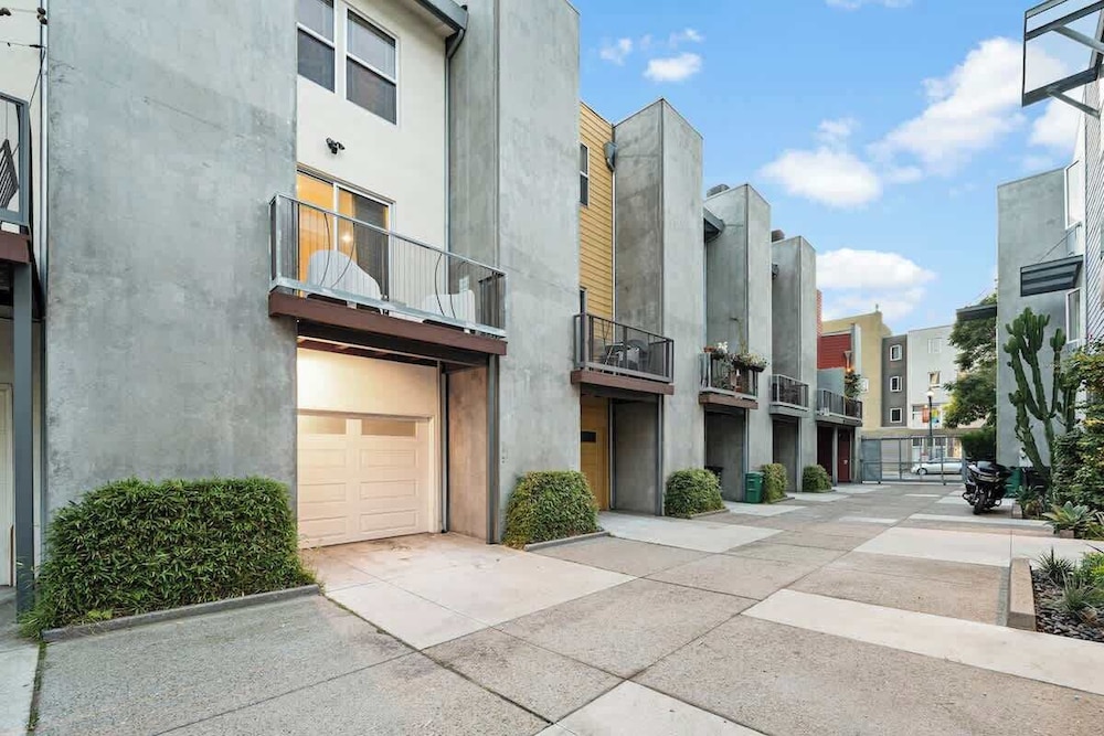 Gaslamp Row House - Sleeps 8 Private Garage AC