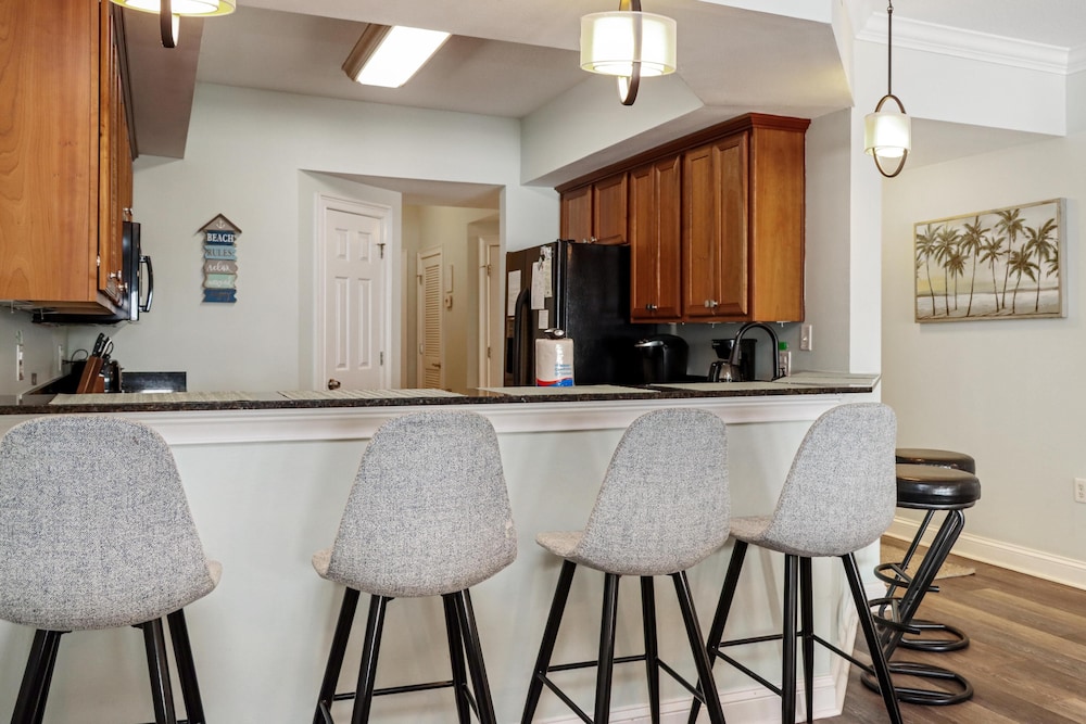 Paradise Shores 305