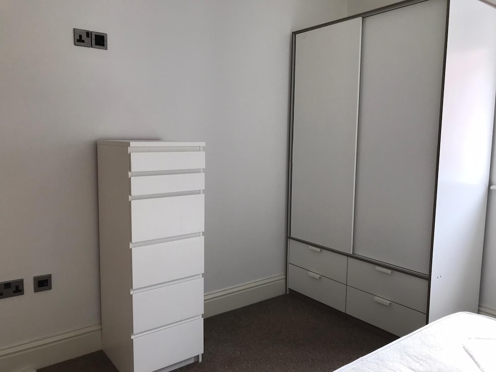 HU1 Stylish cosy central apartment  H3 view 2