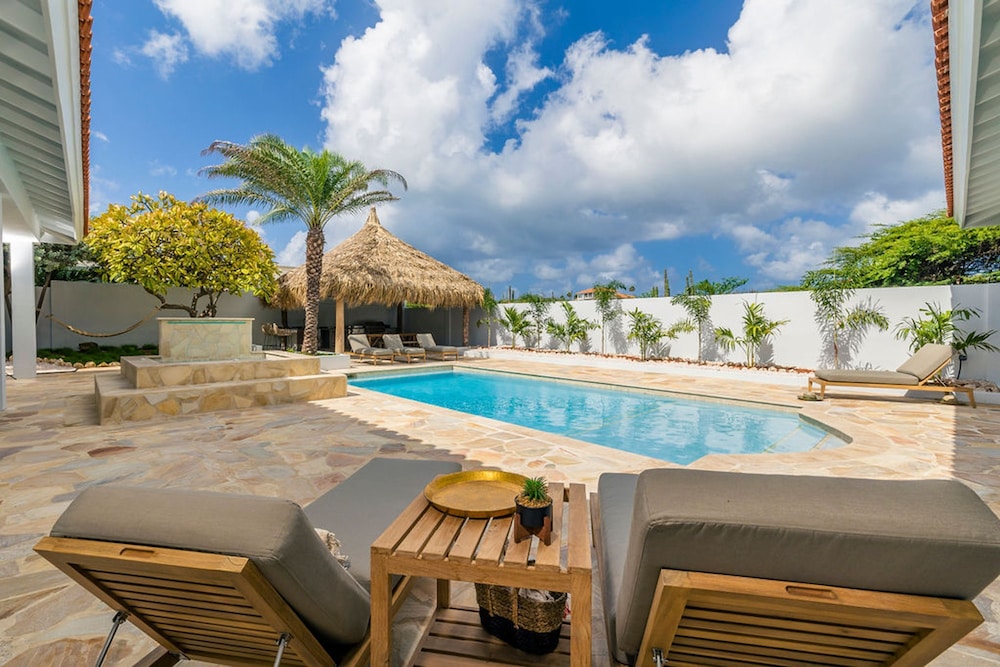 The Court Villa - 8 Bed 8 5 Bath
