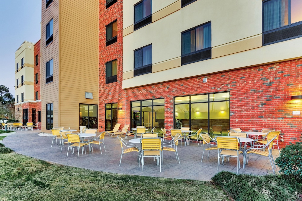 Dunn Vacations - Fairfield Inn Suites Dunn I-95 - Property Image 7