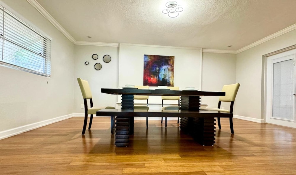 Home Close to Saint Pete Pier new Spacious