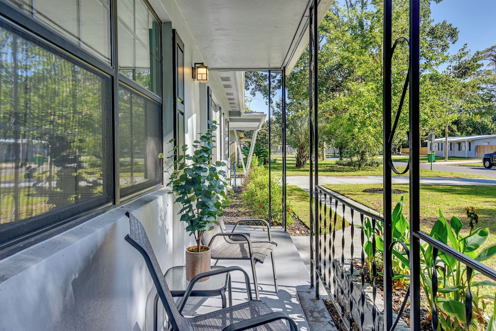 Emerald Coast Home: Outdoor Entertainment Area!
