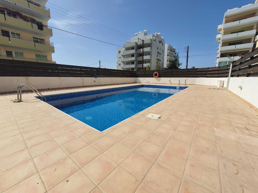 Andrea 3-BR Apt in Mackenzie With Pool