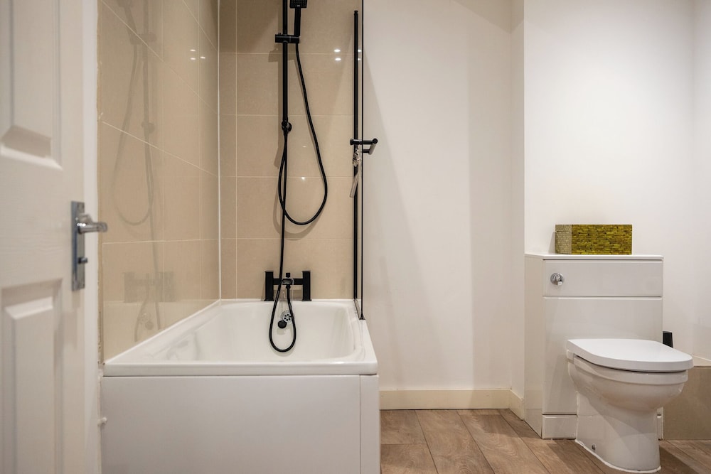 Stunning High Street Loft in Cheltenham