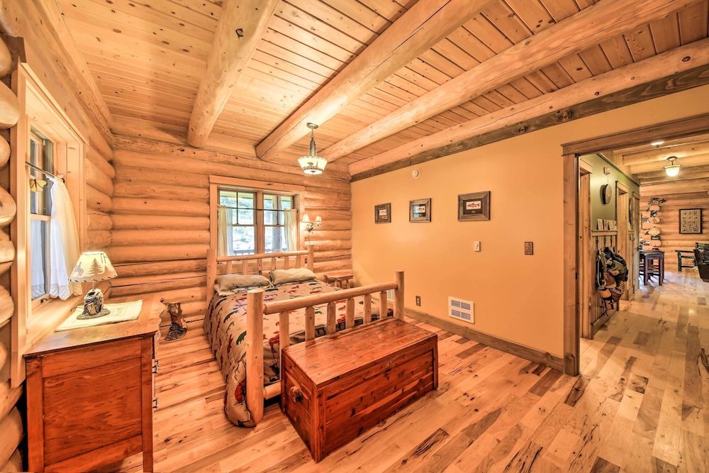 Waterfront Log Home w/ 95 Acres on Yaak River view 4