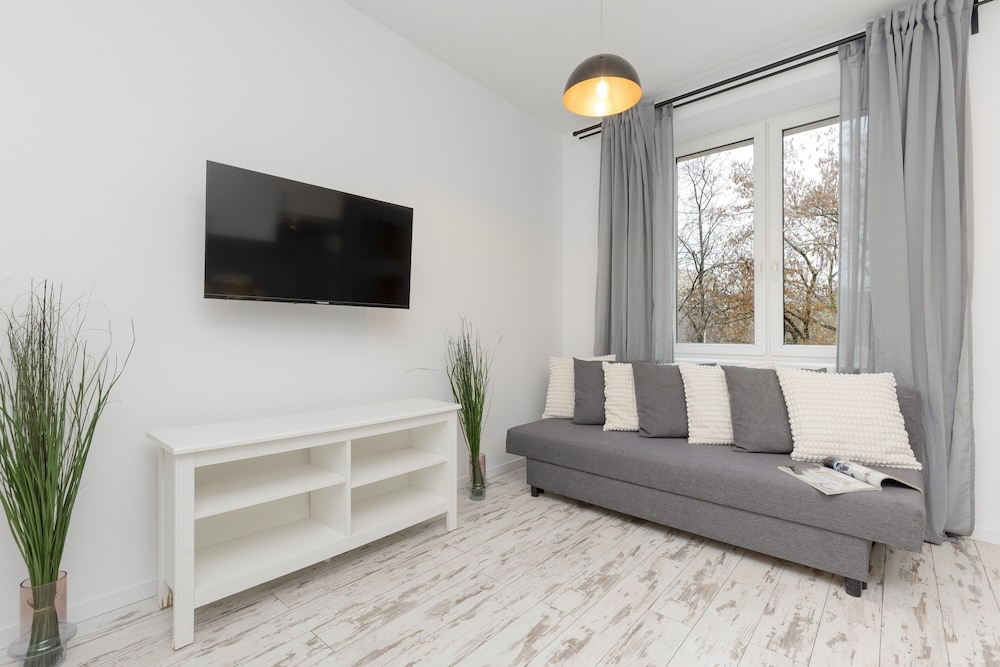 Gagarina Apartment Warsaw by Renters view 5