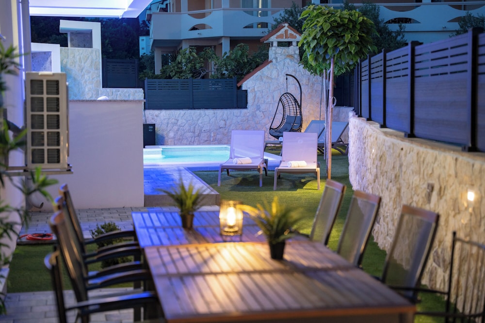 Nova Luxury Residence apartment with private heated pool