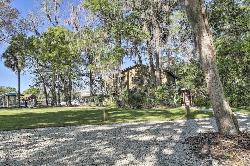 Waterfront Astor Studio Cabin w/ Private Boat Dock view 3