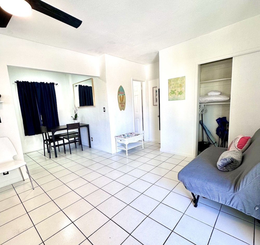 Southwinds 6 for 3 Just Steps From the Beach